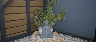 Feels like home 1 Bed retreat conveniently located to many places of interest.