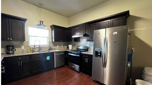 Private kitchen - Private Rooms in San Antonio walk to downtown (San Antonio)
