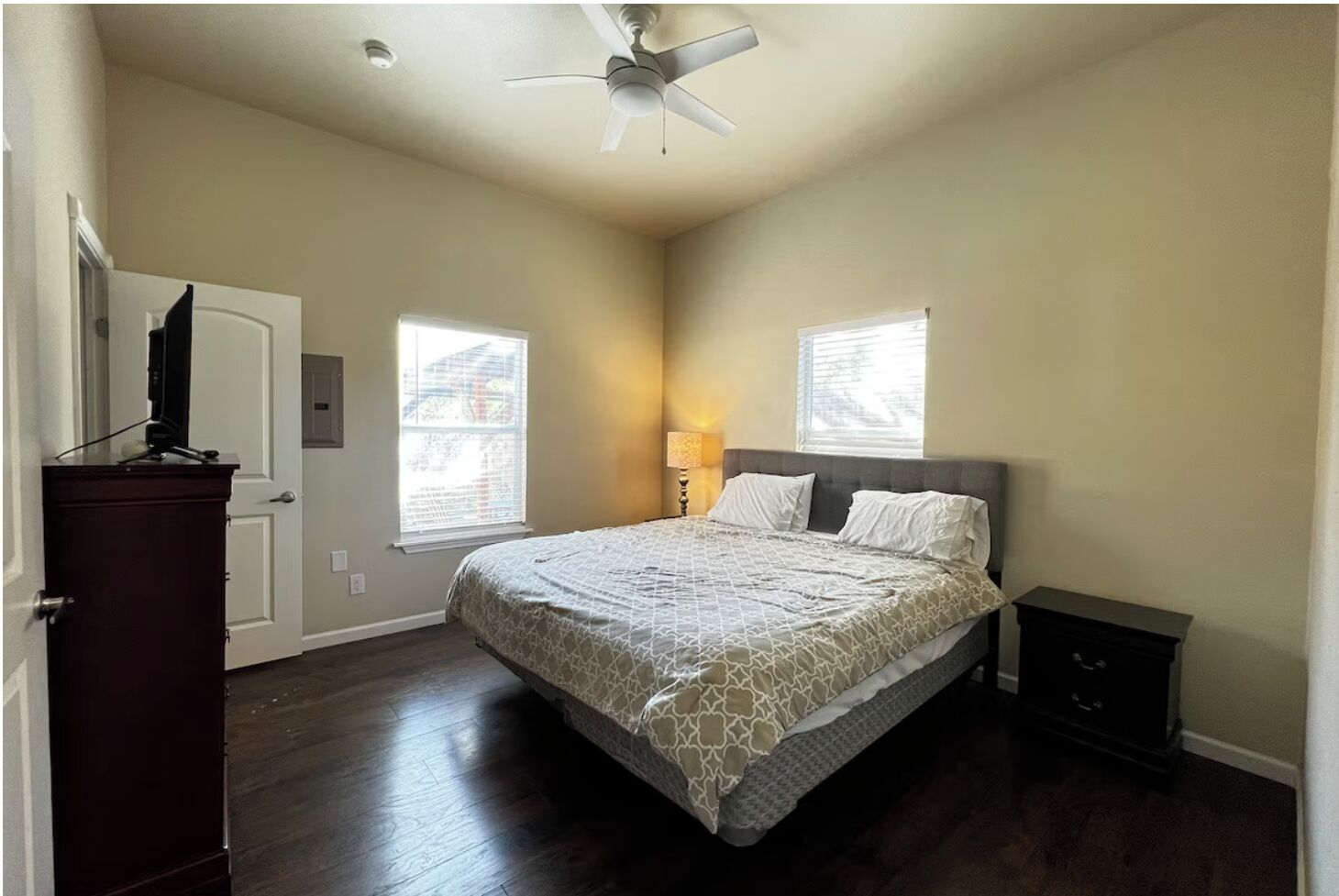 3 bedrooms, iron/ironing board, WiFi, bed sheets
