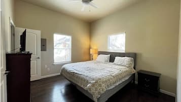 3 bedrooms, iron/ironing board, WiFi, bed sheets