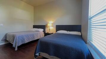 3 chambres, fer et planche à repasser, Wi-Fi, draps fournis