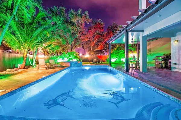 Villa Luxe 5BR Pool & Jacuzzi | Fire Pit | Piano | Pool Table