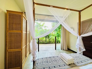 Villa Samudra, 4 Bedrooms, Garden View | Coffres-forts dans les chambres, bureau, Wi-Fi gratuit