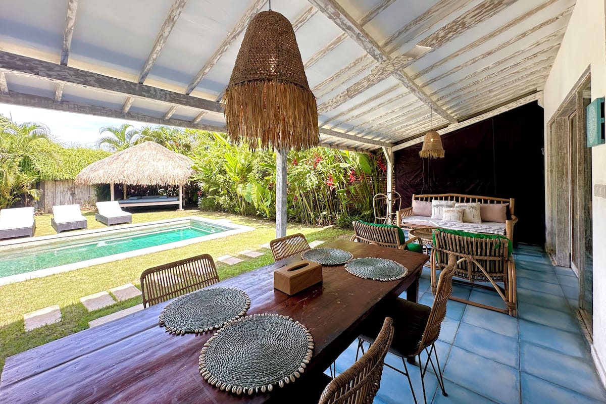 Blue Damai Villa, 2 Bedrooms, Garden View | Dining room