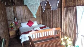 Basic Single Room, Balcony, River View | Meja, ruang kerja komputer riba