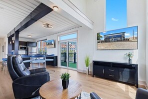 Apartment, Private Bathroom, City View (711 Top Unit) | Lounge
