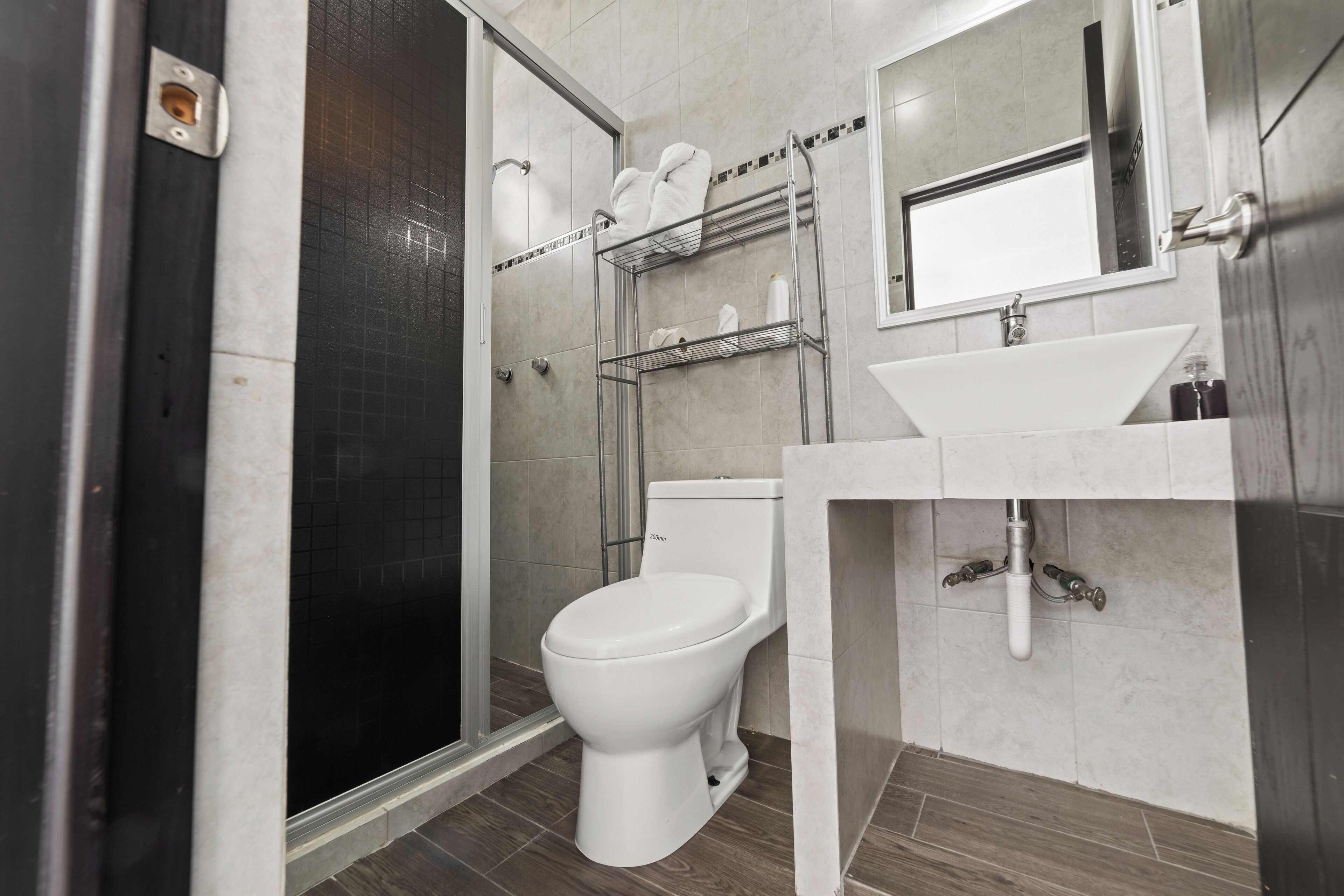 Comfort-Zimmer, Balkon, Bergblick | Badezimmer