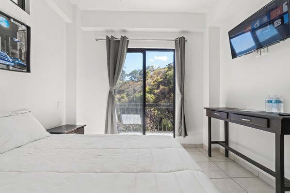 Comfort Room, Balcony, Mountain View | Blackout curtains, iron/ironing board, free WiFi - Hotel Boutique Árbol de la Vida (Taxco)