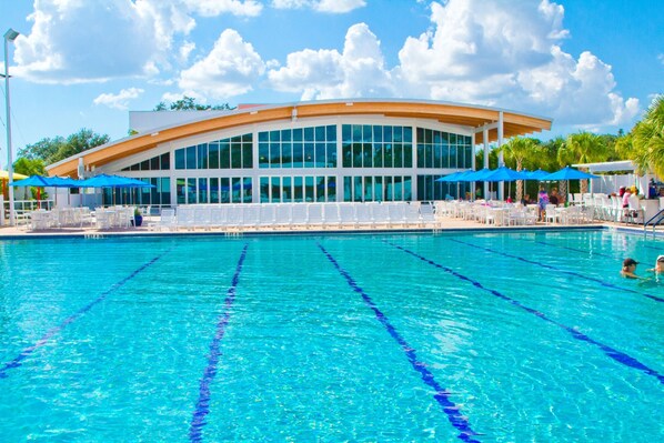 Indoor pool, outdoor pool - Your Resort-Style Oasis! Pool, Spa & Gym - 12 Miles to Siesta Key! (Sarasota)