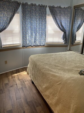 2 bedrooms, iron/ironing board, free WiFi, bed sheets - Comfortable unit @ Sun Outdoors! Lots of Amenities! Siesta Key, Pine Craft, Shop (Sarasota)