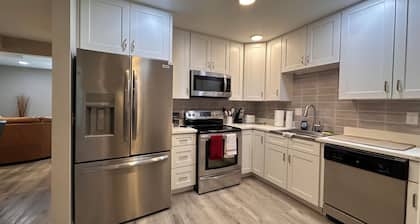 3BR/2.5BA Townhome Near Jags Stadium – Walk to the game!