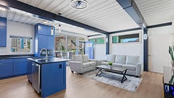Cabin, Private Bathroom, City View (711 Stadium Container CH) | Lounge