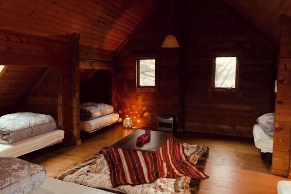 Iron/ironing board, cots/infant beds - Tomy's Log House - Need Car (Shiraoi)