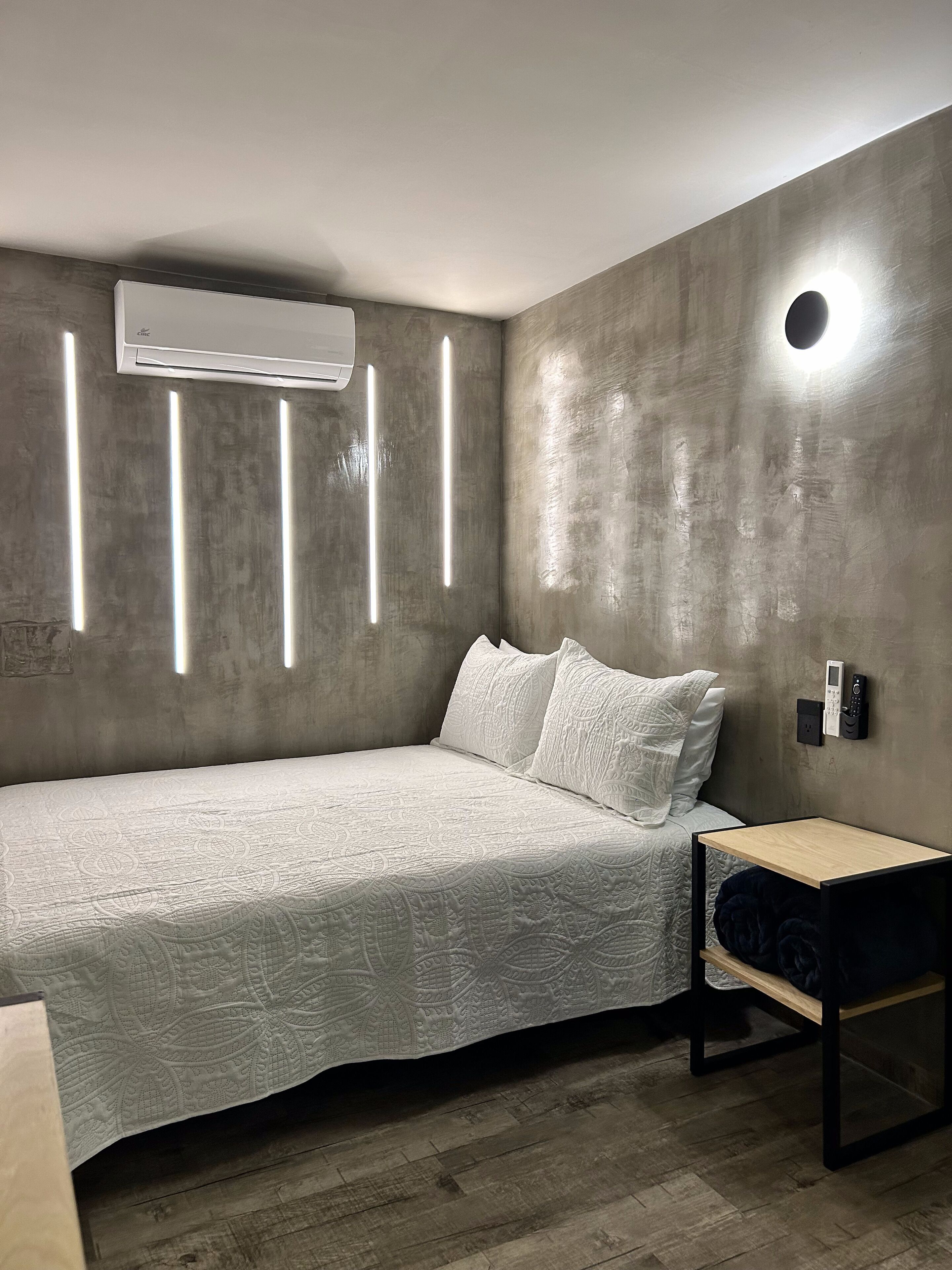 2 bedrooms, iron/ironing board, bed sheets