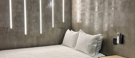 2 bedrooms, iron/ironing board, bed sheets