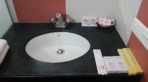 Shower, free toiletries, soap, shampoo - VORA CORPORATE INN (Nagpur)