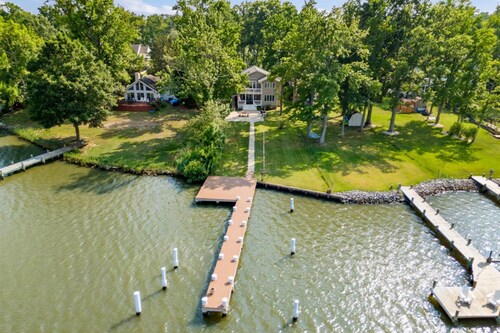 Newly-Remodeled Stunning Waterfront Luxury Home w Private Pier in Annapolis, Dog-Friendly
