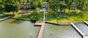 Newly-Remodeled Stunning Waterfront Luxury Home w Private Pier in Annapolis, Dog-Friendly