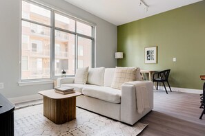 Fernseher, Stereoanlage