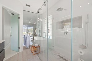 Shower, hair dryer, towels, soap - Waterfront Gulf Access Paradise in Marco Island – Pool, Jacuzzi & Game Room Fun! (Marco Island)