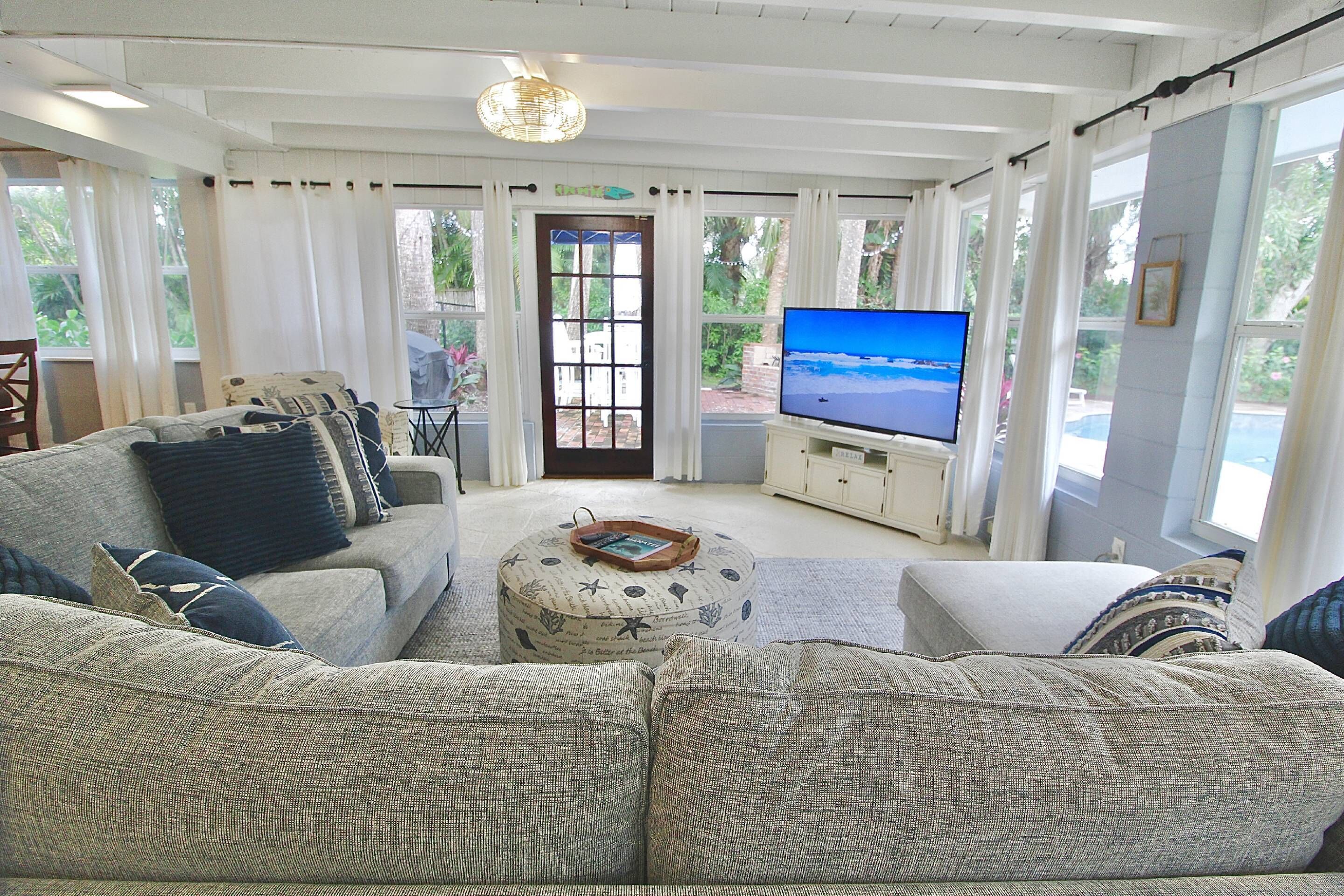 Fernseher, Kamin, DVD-Player, Stereoanlage