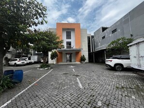 Front of property - OYO 94442 Jebres Inn (Surakarta)