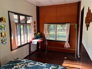 2 bedrooms, desk, iron/ironing board, free WiFi