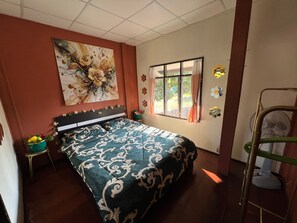 2 Schlafzimmer, Schreibtisch, Bügeleisen/Bügelbrett, kostenloses WLAN