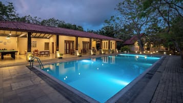 Kolam renang outdoor