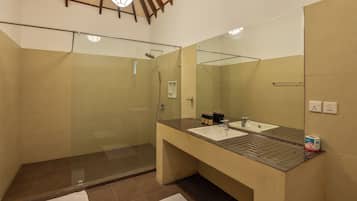 Family Chalet, Pool View | Bathroom | Shower, hair dryer, bathrobes, towels