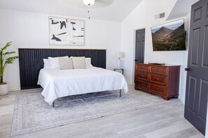 4 bedrooms, desk, iron/ironing board, WiFi