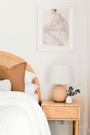 2 bedrooms, iron/ironing board, free WiFi, bed sheets - Soul Sister Cottage – Light, Bright & Full of Heritage Charm (Invermay)