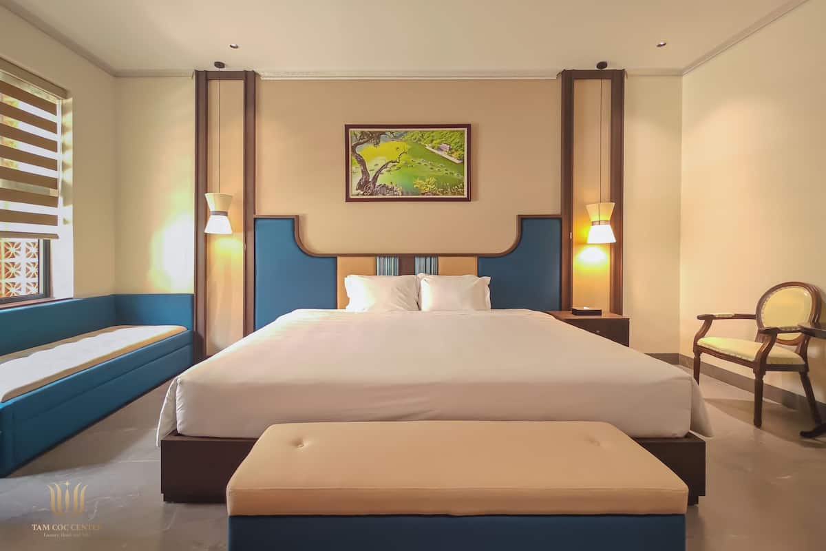 Deluxe Double Room, Bathtub, Pool View | 1 bedroom, premium bedding, memory foam beds, minibar