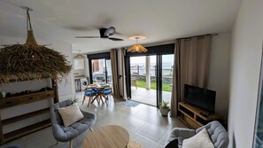Smart TV - 70 m² T3 apartment with garden, lagoon view, three minutes from the beach. (Saint-Paul)