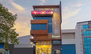 Exterior - Treebo Elegant Palace (New Delhi)