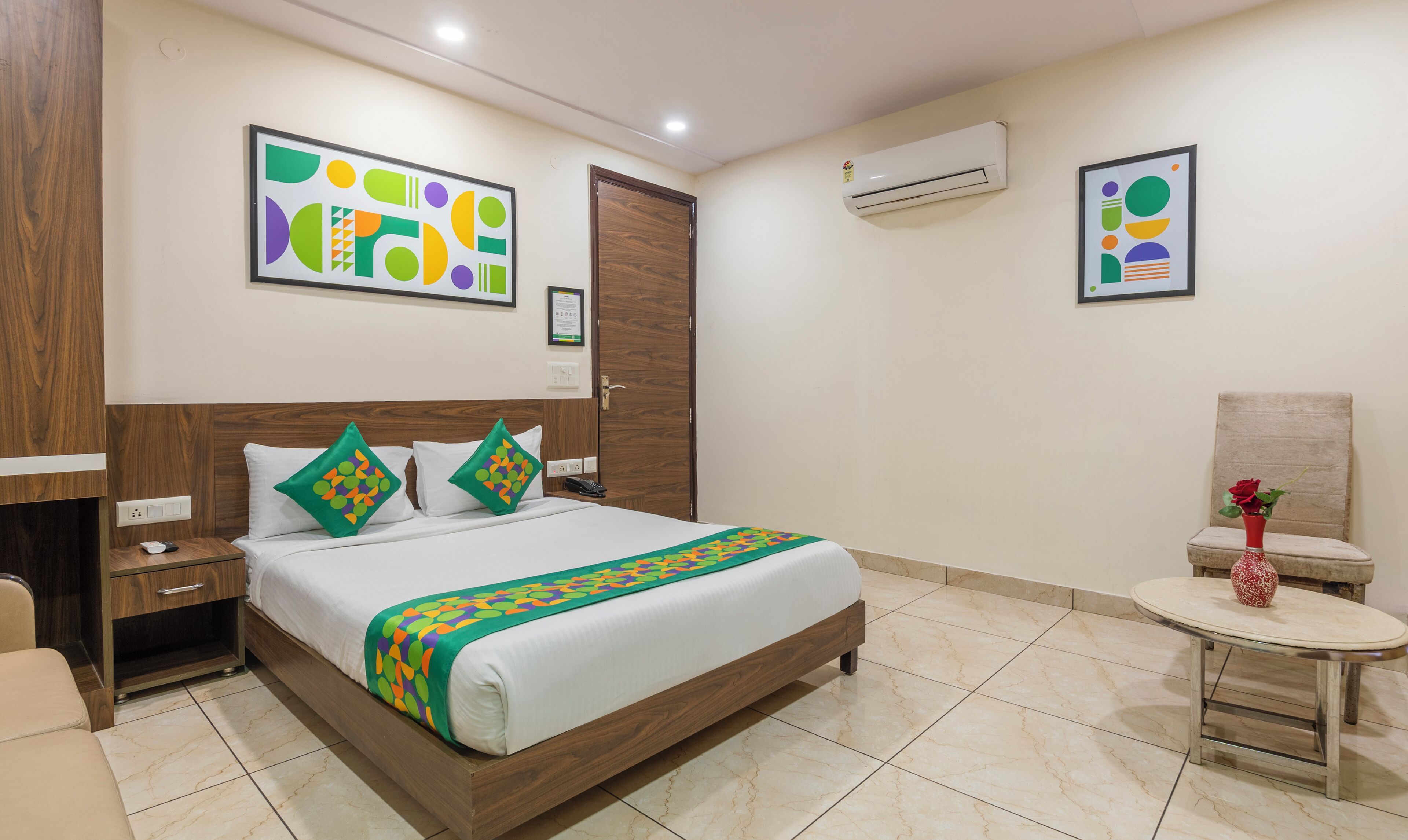 Deluxe Room | Individually furnished, desk, blackout drapes, iron/ironing board