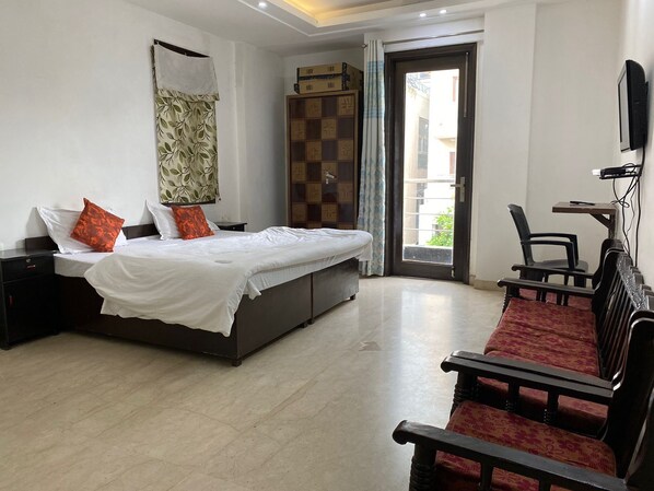 4 bedrooms, WiFi, bed sheets