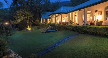 Kudaoya Bungalow by Lalan Leisure