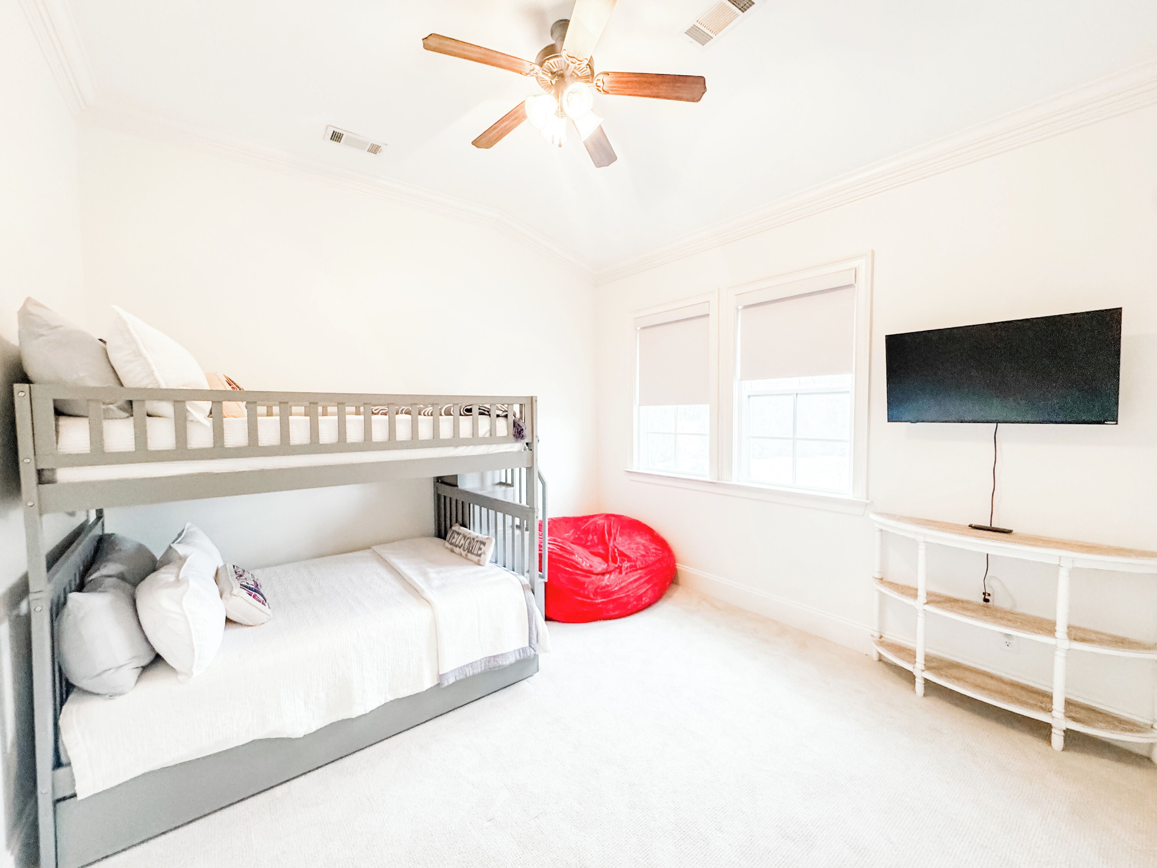 3 bedrooms, desk, iron/ironing board, free WiFi