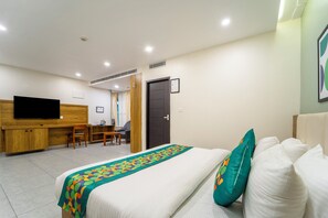 Chambre Deluxe | Fer et planche à repasser, literie fournie