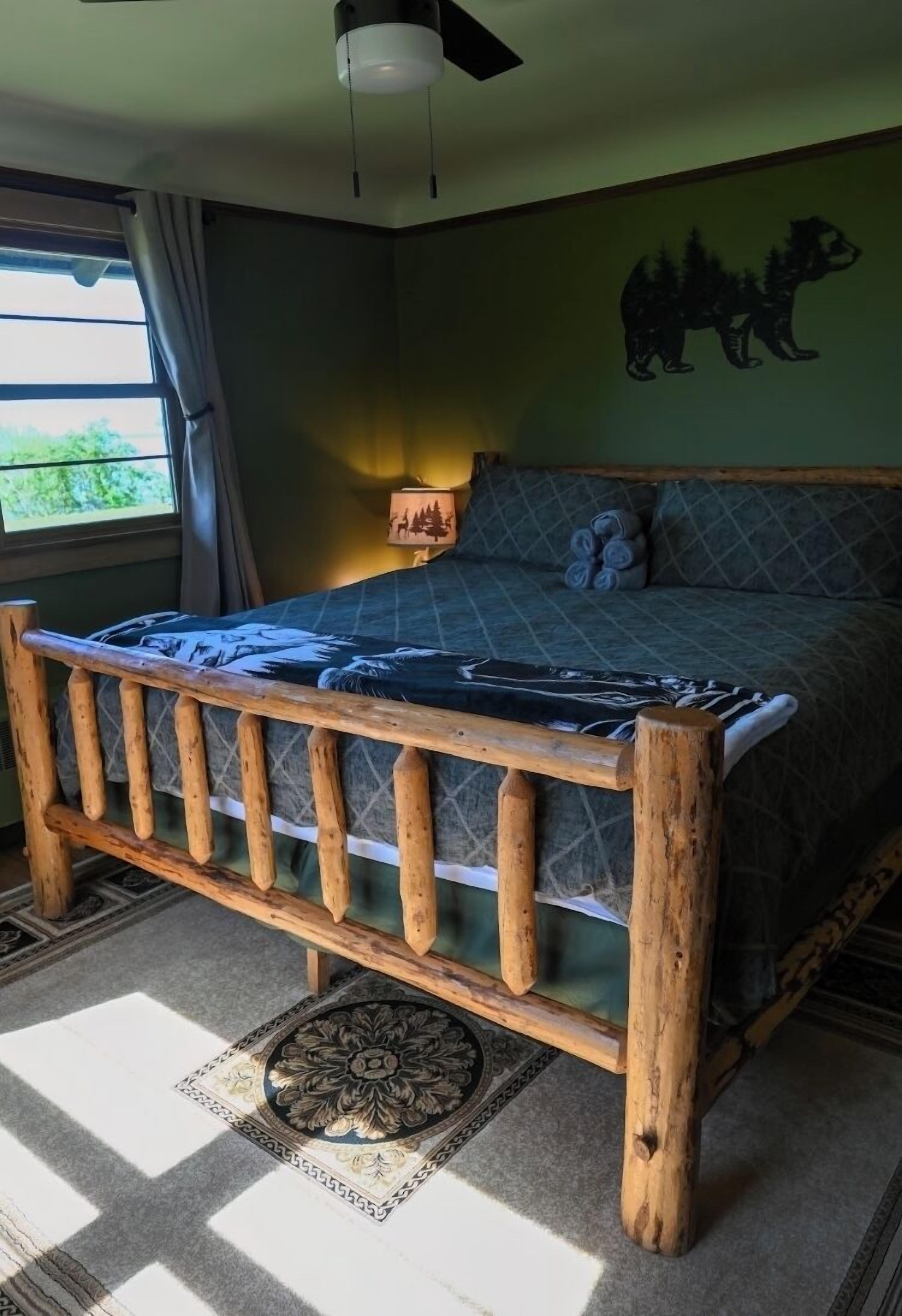 2 bedrooms, iron/ironing board, free WiFi, bed sheets