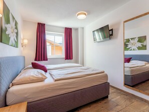 2 室のベッドルーム、アイロン / アイロン台、インターネット