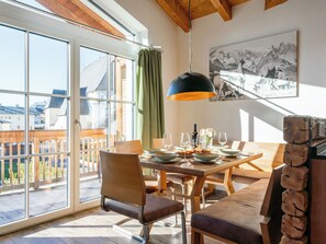 Dining - Comfortable apartment with a balcony (Piesendorf)