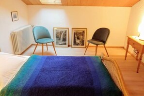 6 slaapkamers, een bureau, reisbedje, gratis wifi