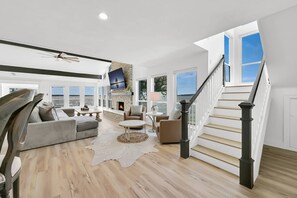 TV, fireplace