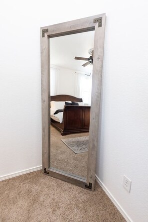 3 bedrooms, desk, iron/ironing board, WiFi