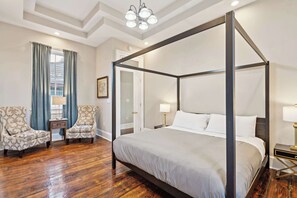 4 bedrooms, iron/ironing board, travel cot, WiFi - Stylish, Central Nola Getaway! Parking+Street Car (New Orleans)
