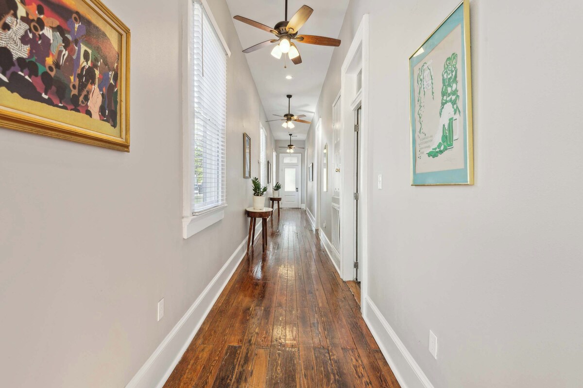 Stylish, Central Nola Getaway! Parking+Street Car