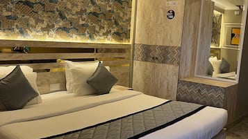 Luxury Room, 1 King Bed, Balcony | 1 bedroom, Egyptian cotton sheets, premium bedding, down duvets