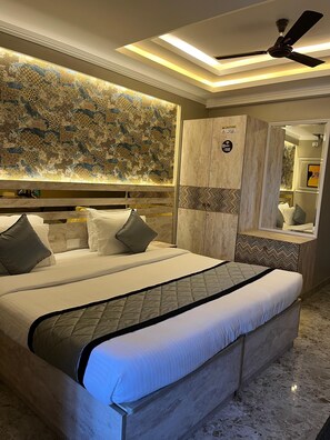 Luxe kamer, 1 kingsize bed, balkon | 1 slaapkamer, lakens van Egyptisch katoen, luxe beddengoed